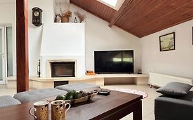 Corner House Apartment